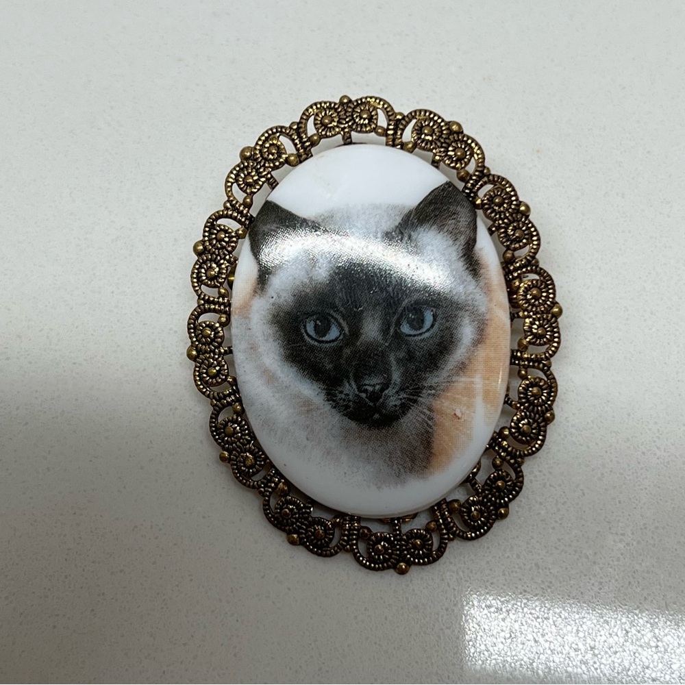 Vintage Siamese Cat Cameo Western Germany Brooch Gold Tone‎ Cat Pin Swiftie - Picture 10 of 10